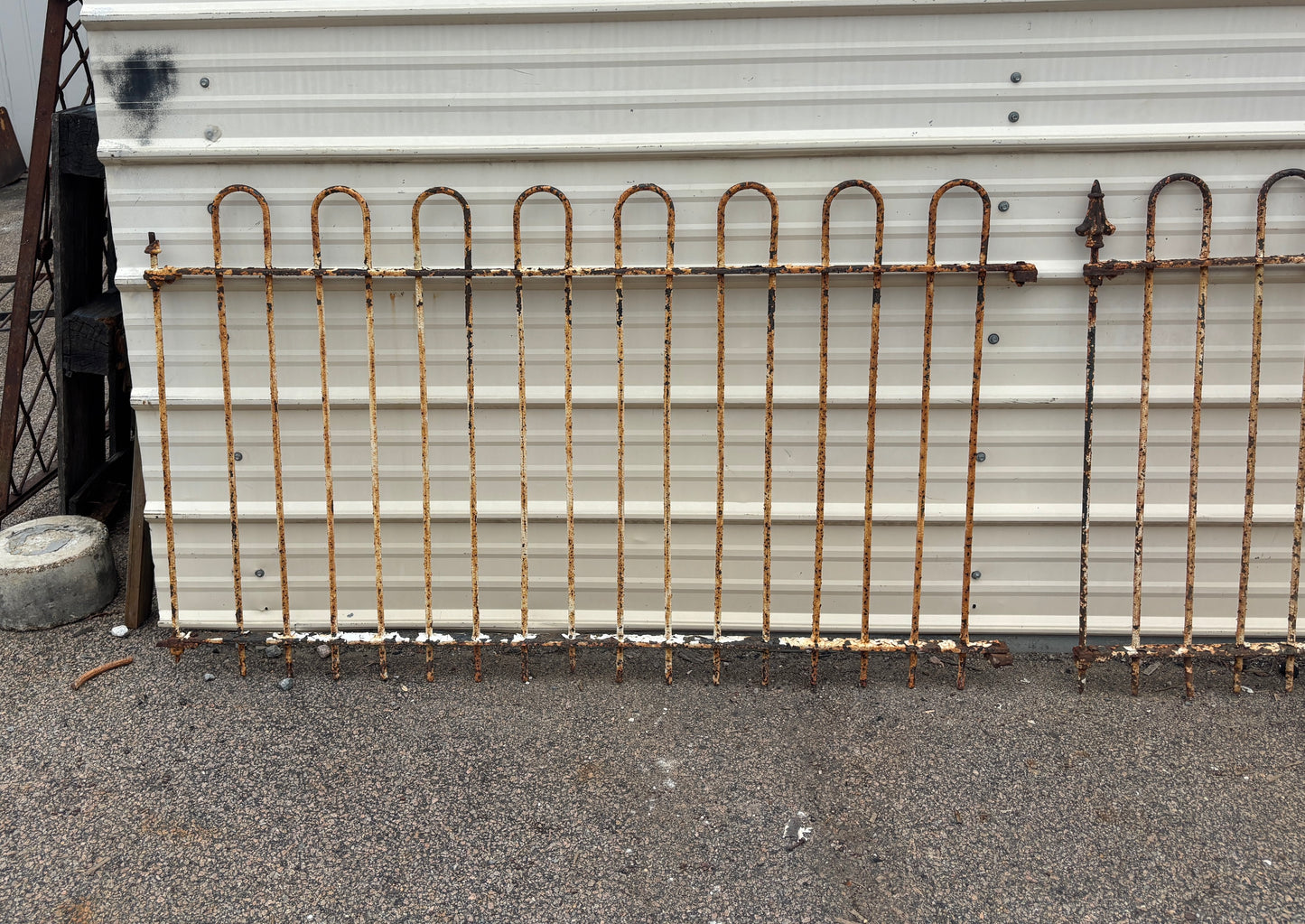 27 Feet of Wrought Iron Hairpin Fencing GA21222