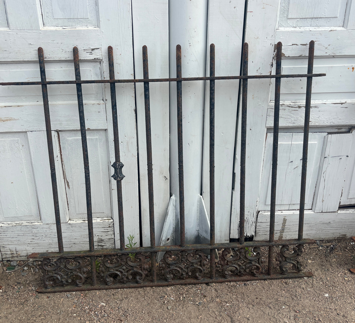 27.5 Feet of Decorative Wrought Iron Picket Fence Panels GA21226