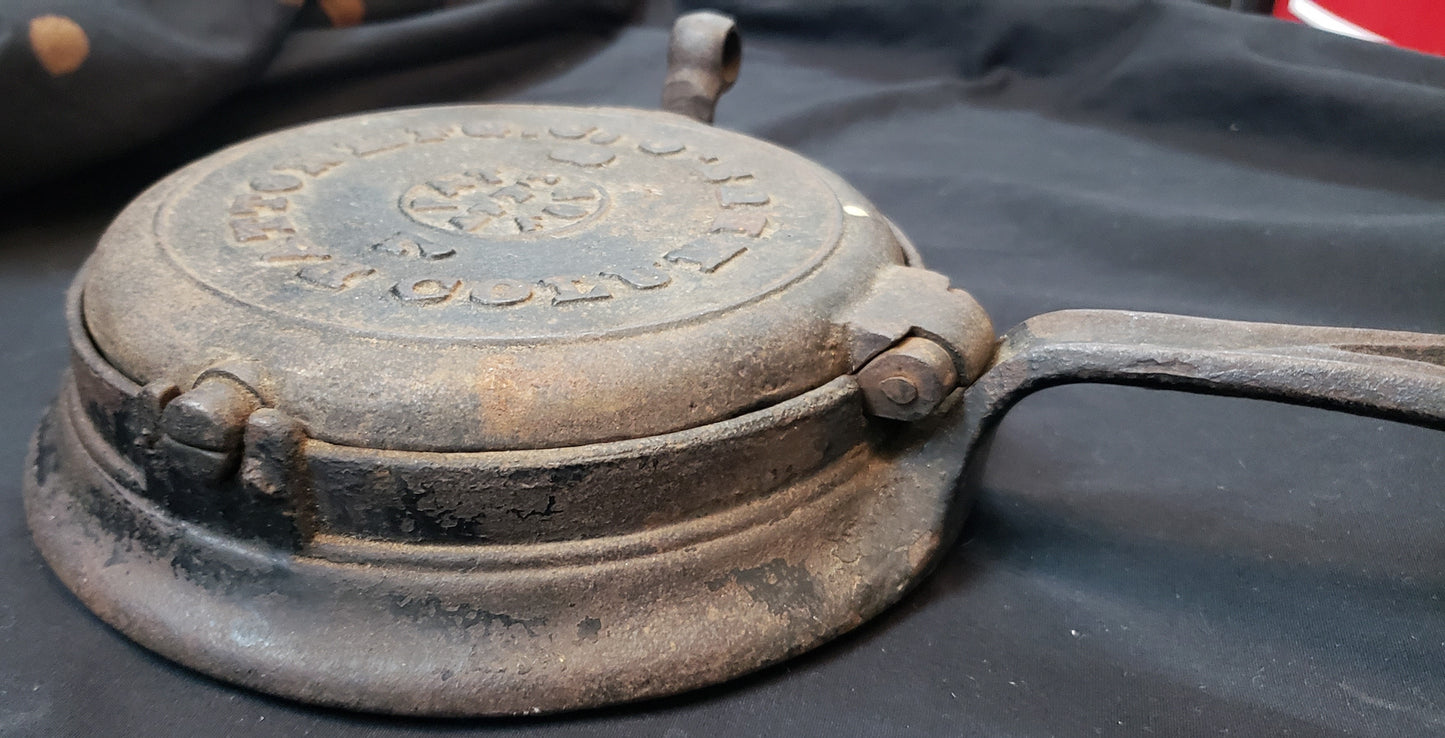 1920's A.G. Patton Model 7/8 Cast Iron Flip Flop Waffle Iron w/ Base GS01077