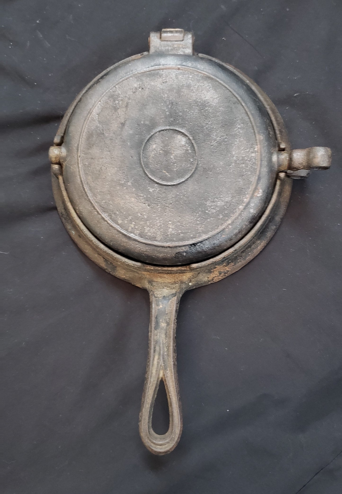 1920's A.G. Patton Model 7/8 Cast Iron Flip Flop Waffle Iron w/ Base GS01077