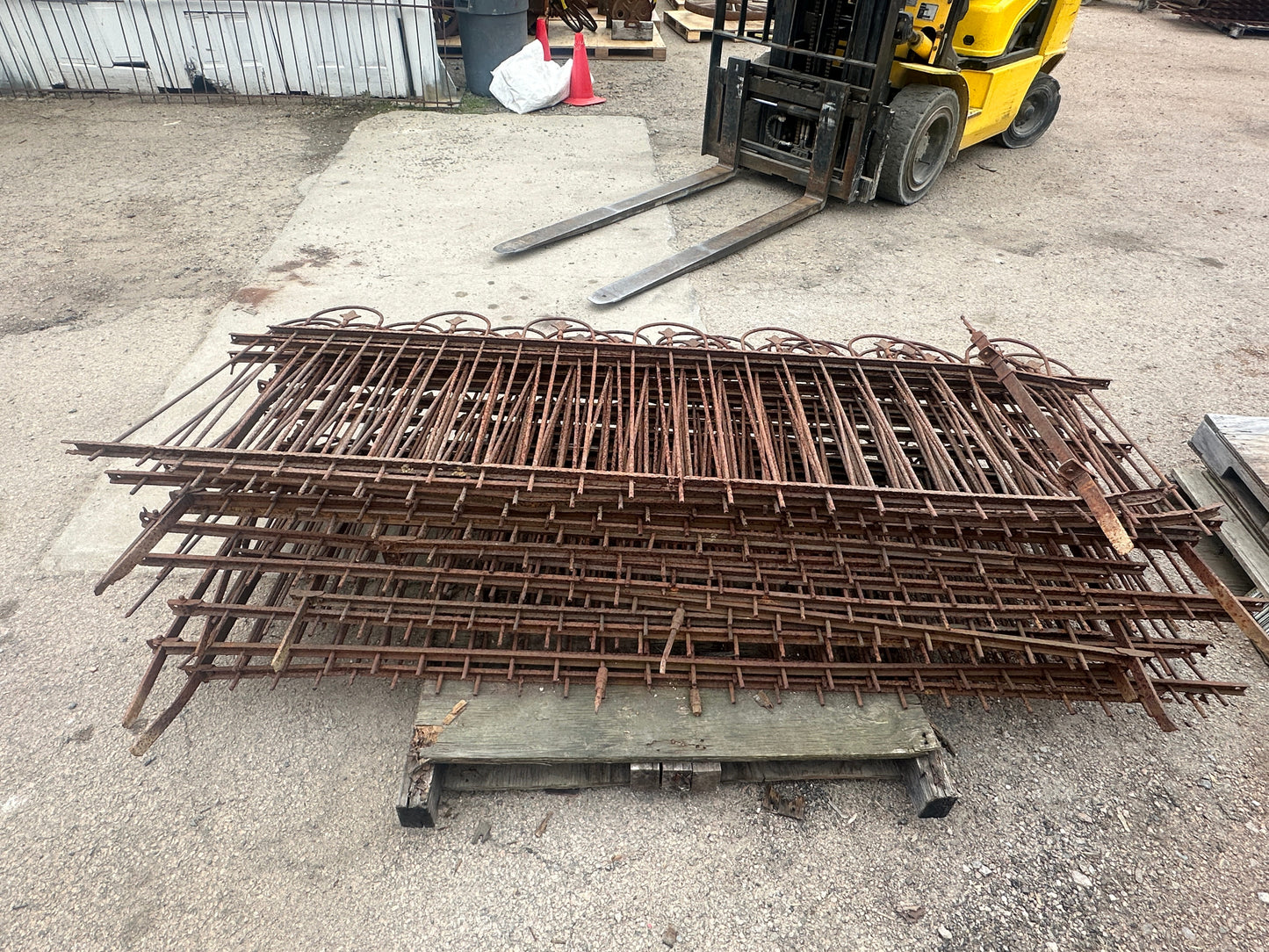 162 Ft of Antique Wrought Iron Hairpin Fencing GA20876