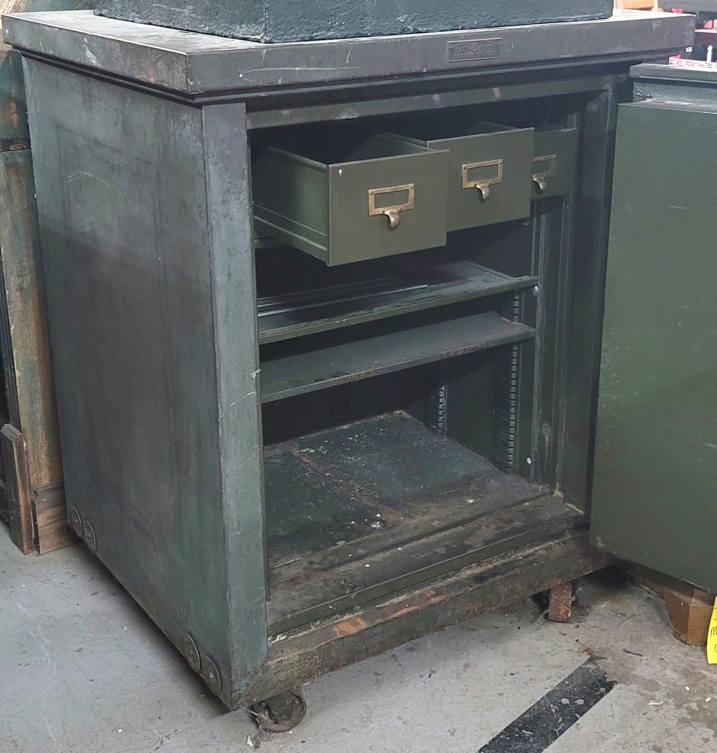 Safe Cabinet Laboratory Green Fireproof Safe w/ Combo 39" x 31" x 26" GS00596
