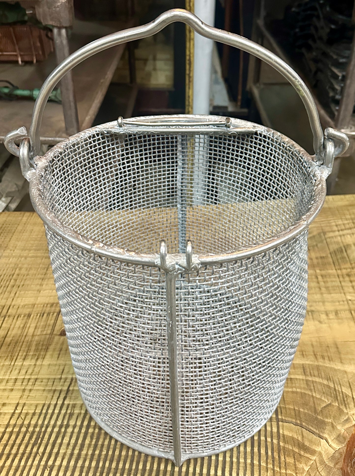 Galvanized Steel Wire Mesh Basket w/ Handle GA20728
