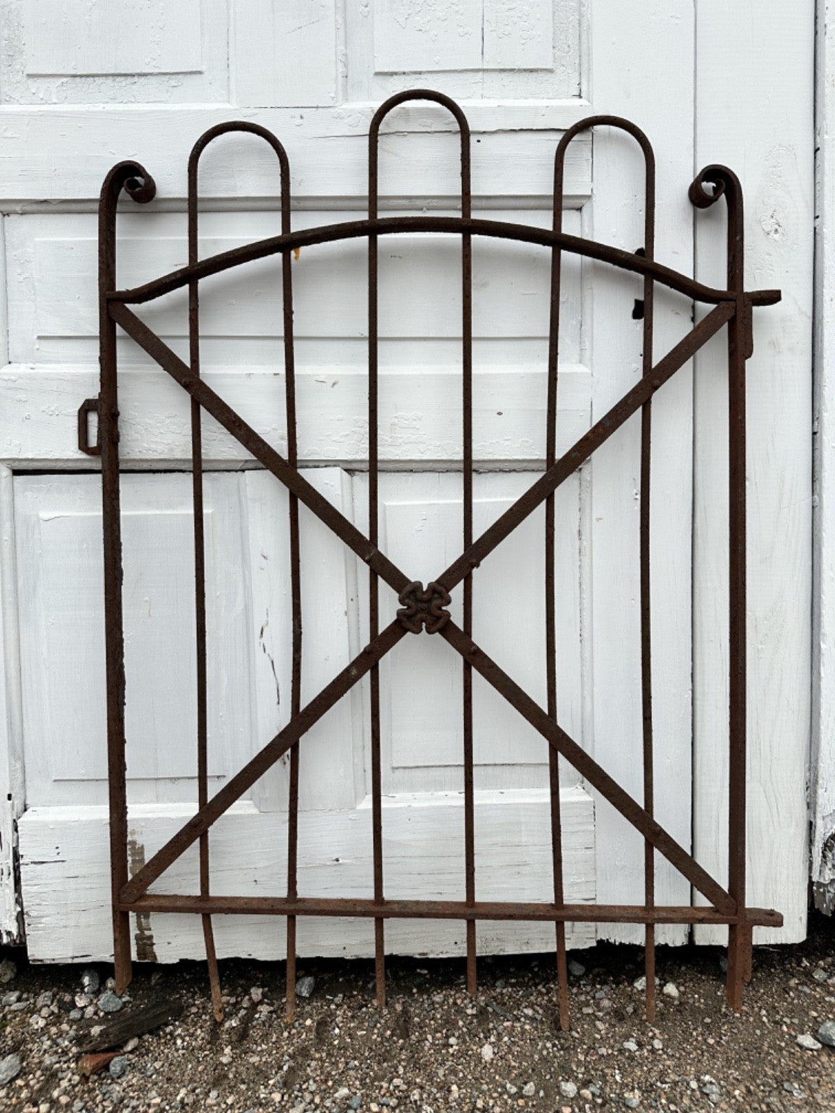 Antique Iron Hairpin Garden Gate w/ Flower Medallion GA20251