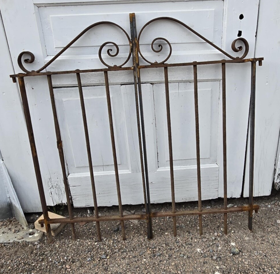 Scrolled Top Iron Garden Gate GAM0470