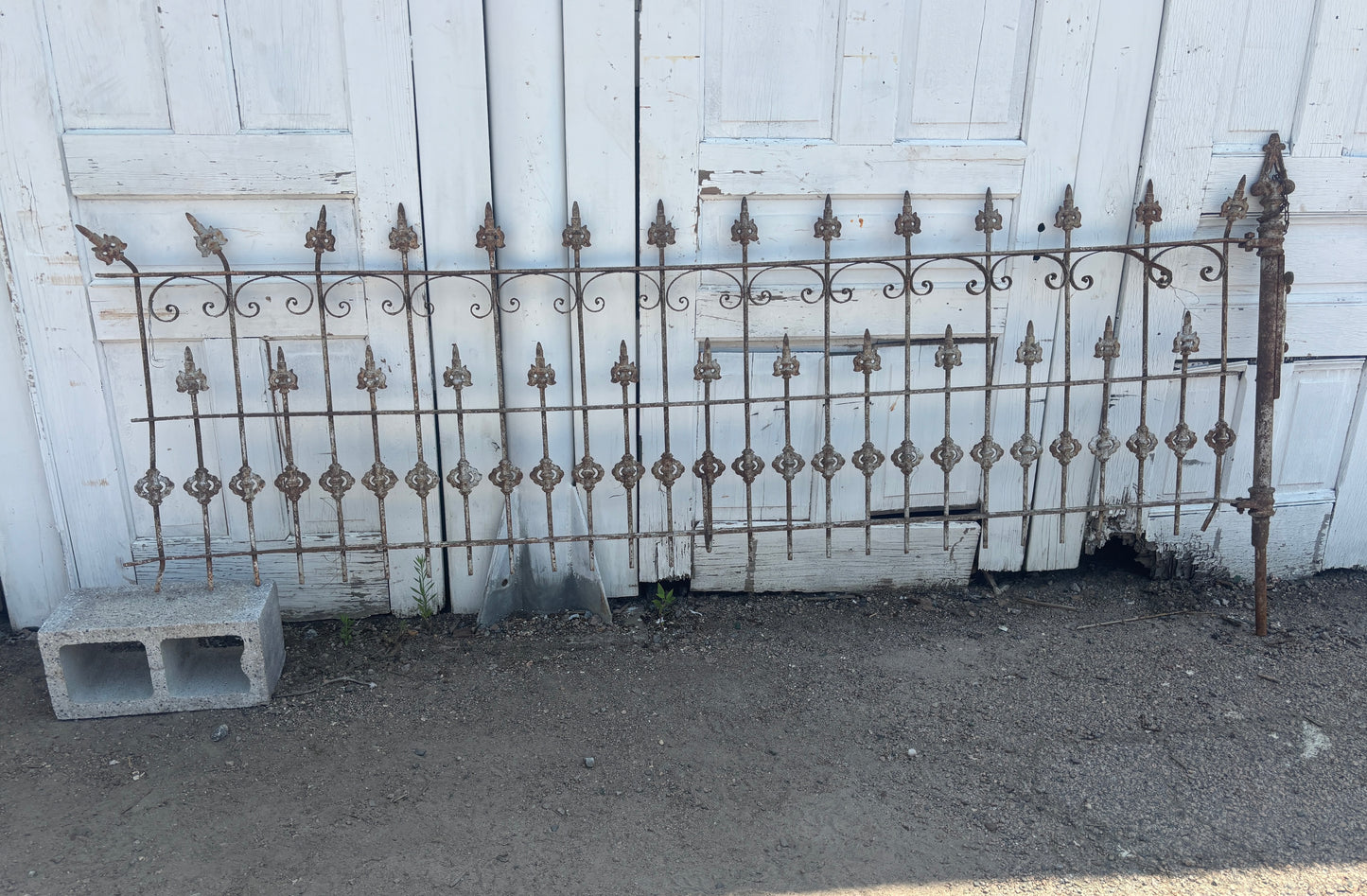 21.5 Feet of Iron Fence Panels GA21247