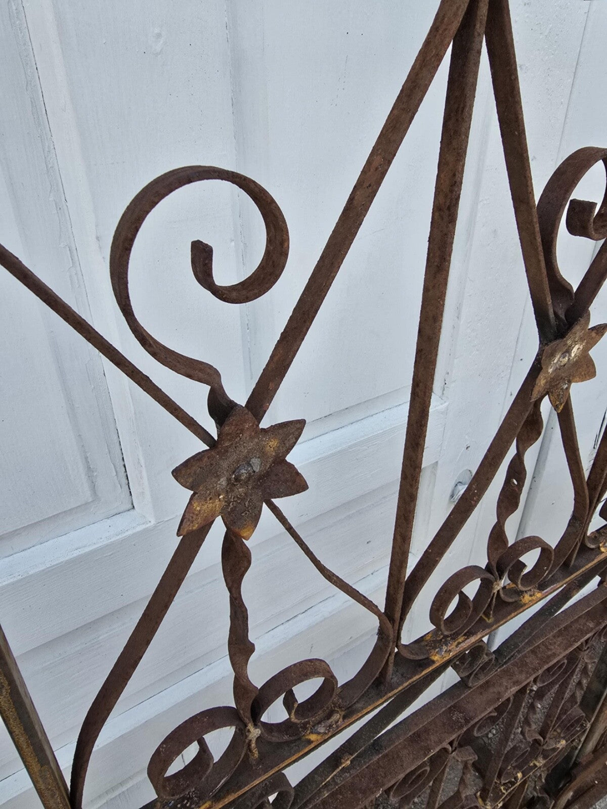 Ornate Scrolled Garden Gate w/ Floral Medallions GAM0465