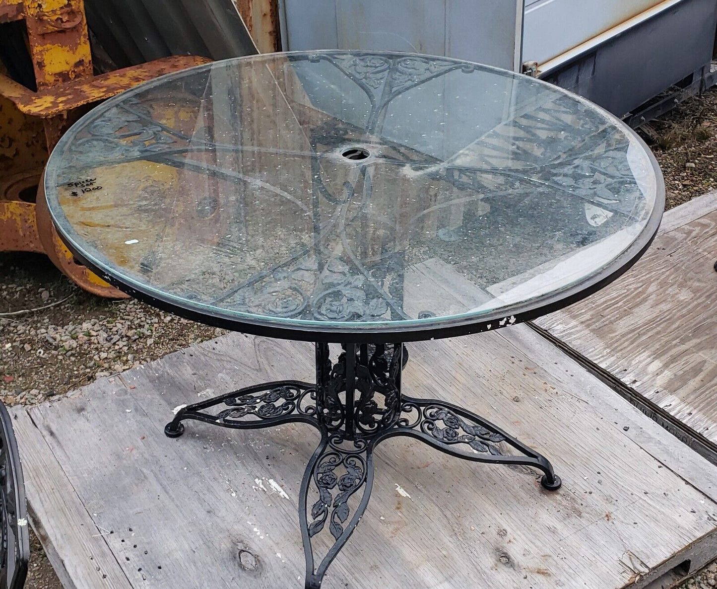 Ornate Wrought Iron Glass Top Umbrella Table & 4 Matching Swivel Chairs GA9778