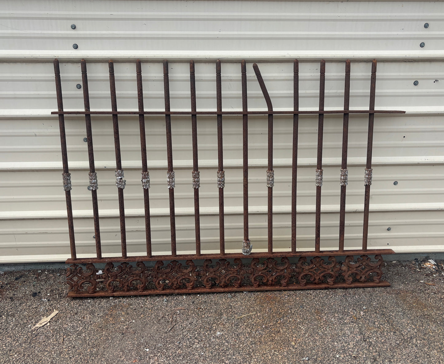 27.5 Feet of Decorative Wrought Iron Picket Fence Panels GA21226