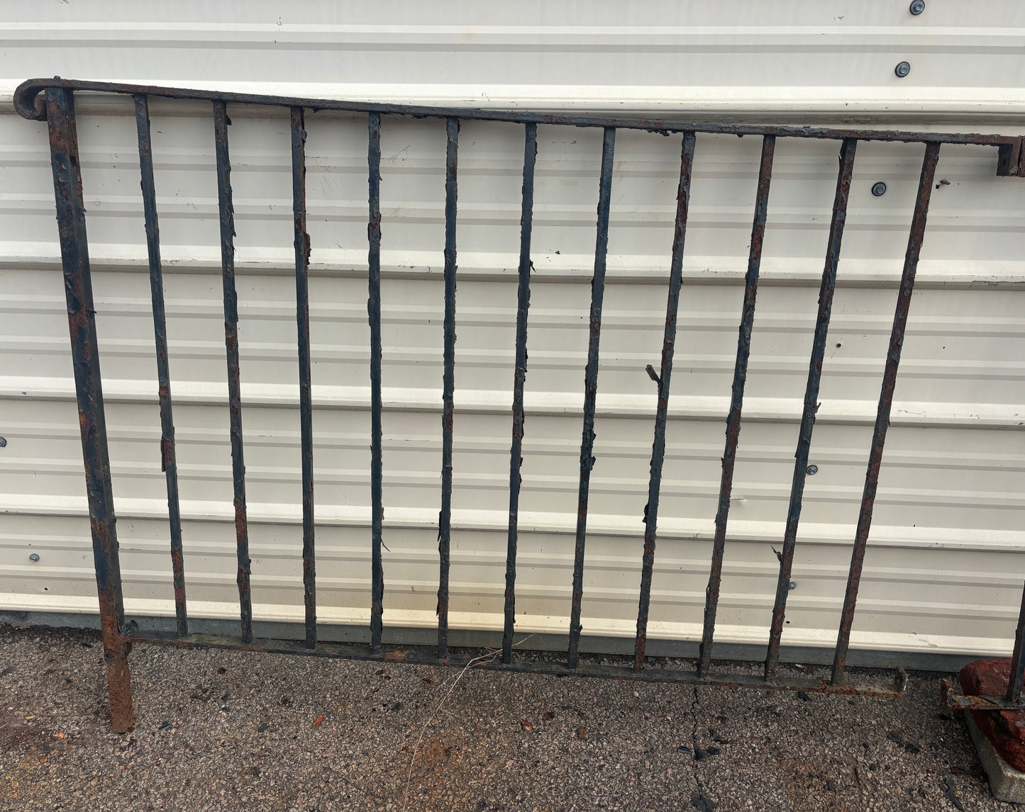 8.5 Feet of Iron Railings GA21380