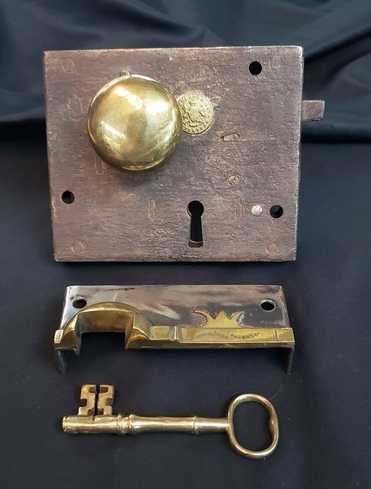 1800's Restored Carpenter Lock Set with Keeper Knobs & Key 5 1/8" x4 1/4" GA9693
