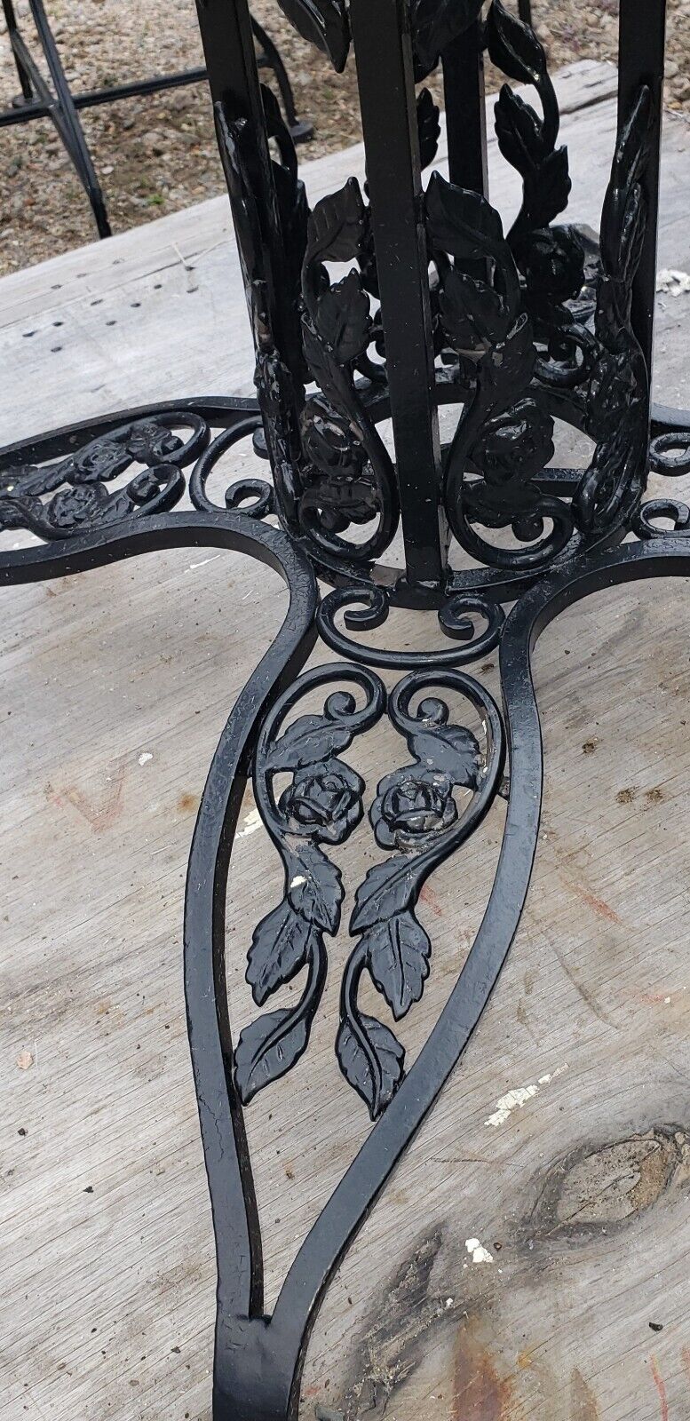 Ornate Wrought Iron Glass Top Umbrella Table & 4 Matching Swivel Chairs GA9778