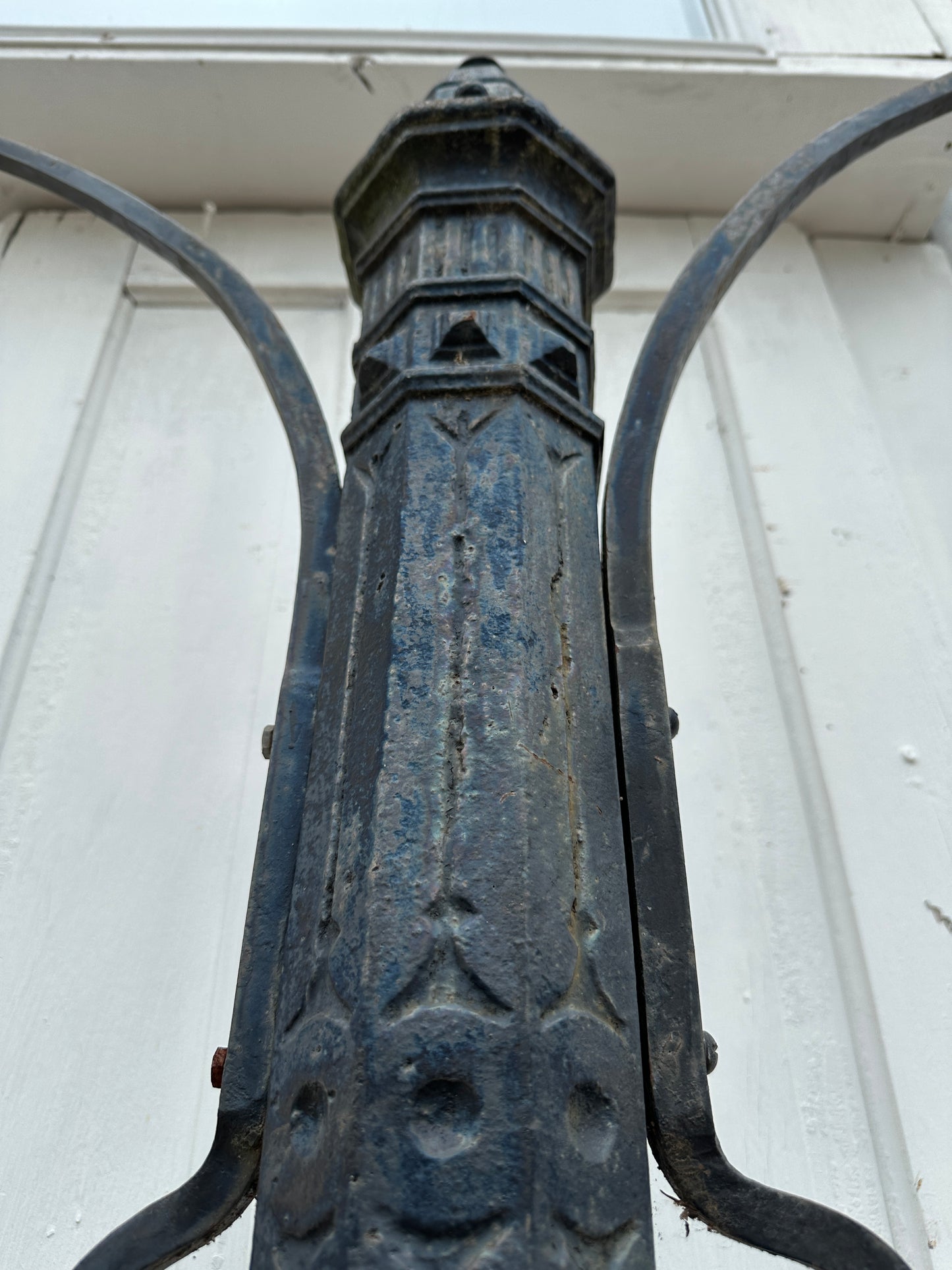 19th Century Cast Iron Plant Hanging Post GA20295