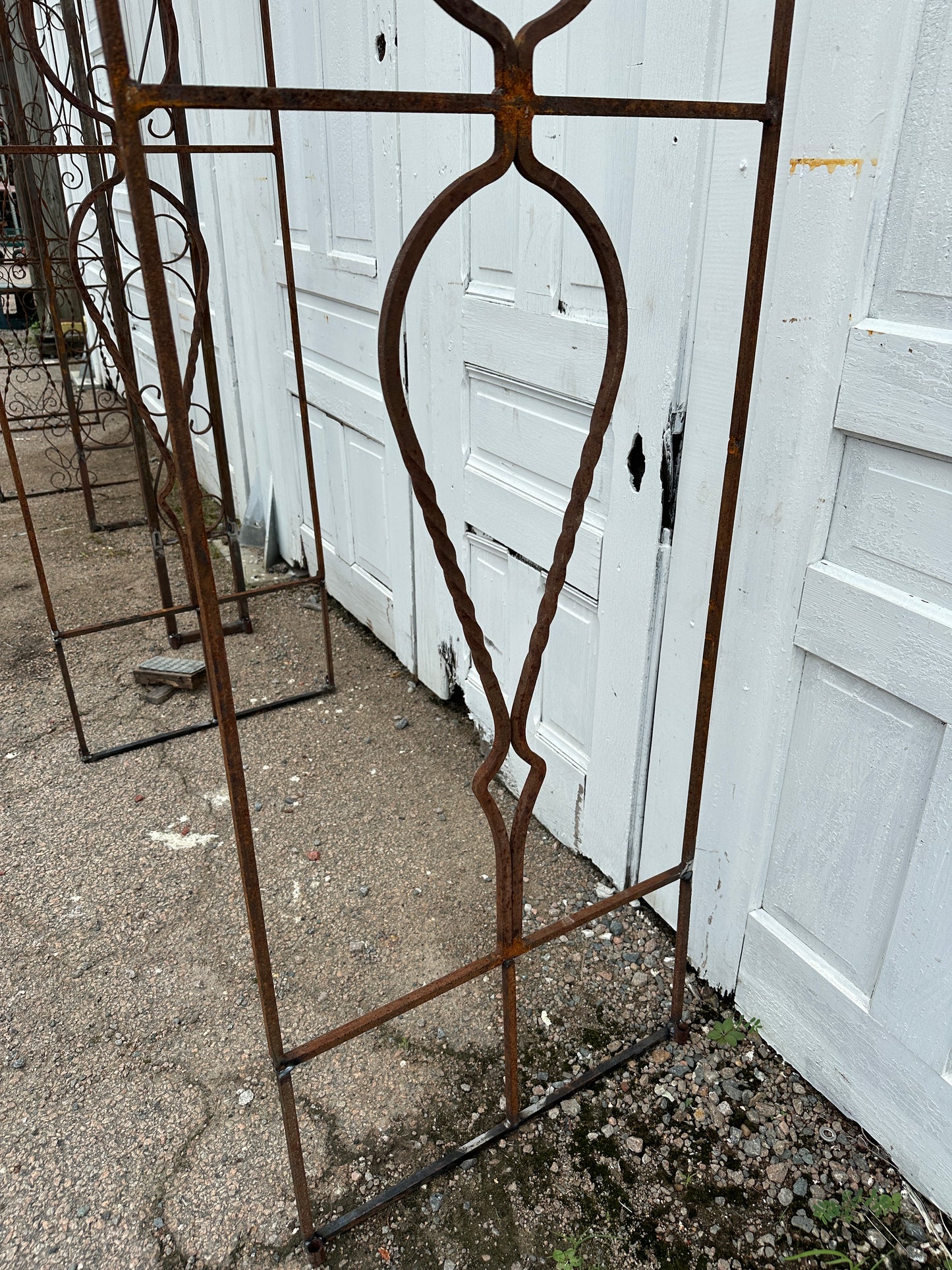 Iron Artisan Arbor w/ Stakes GS6036