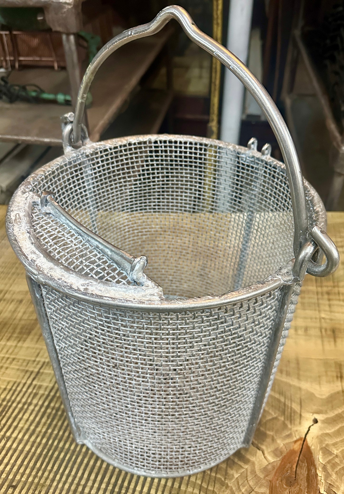 Galvanized Steel Wire Mesh Basket w/ Handle GA20728