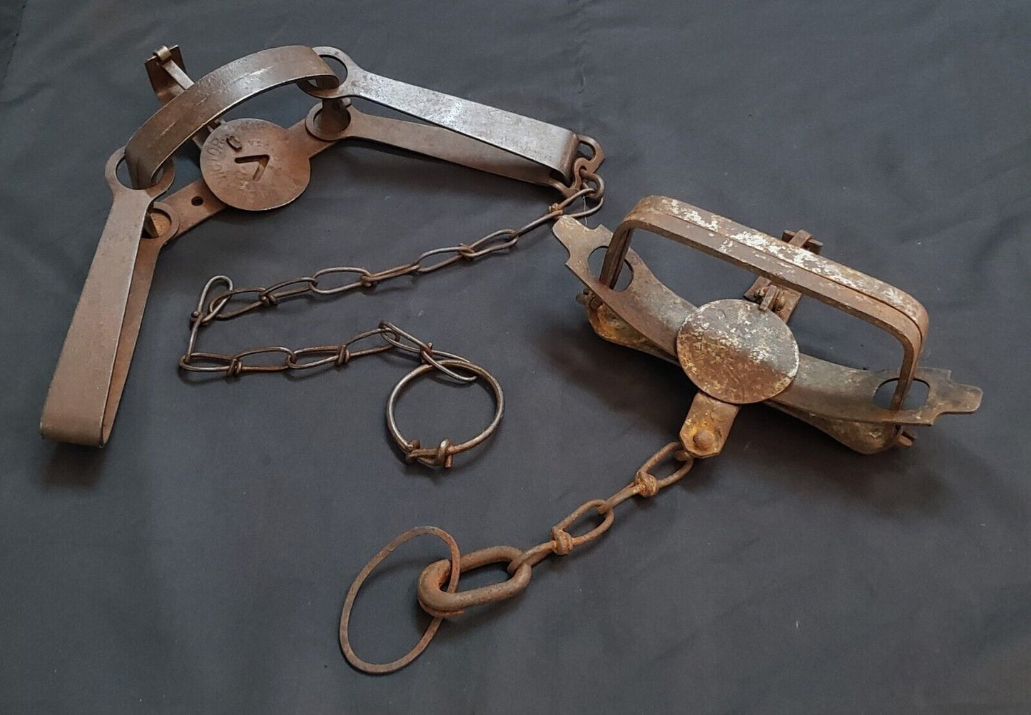 Vintage Oneida Victor #2 Plus Blake & Lamb Cast Iron Animal Traps GS00089