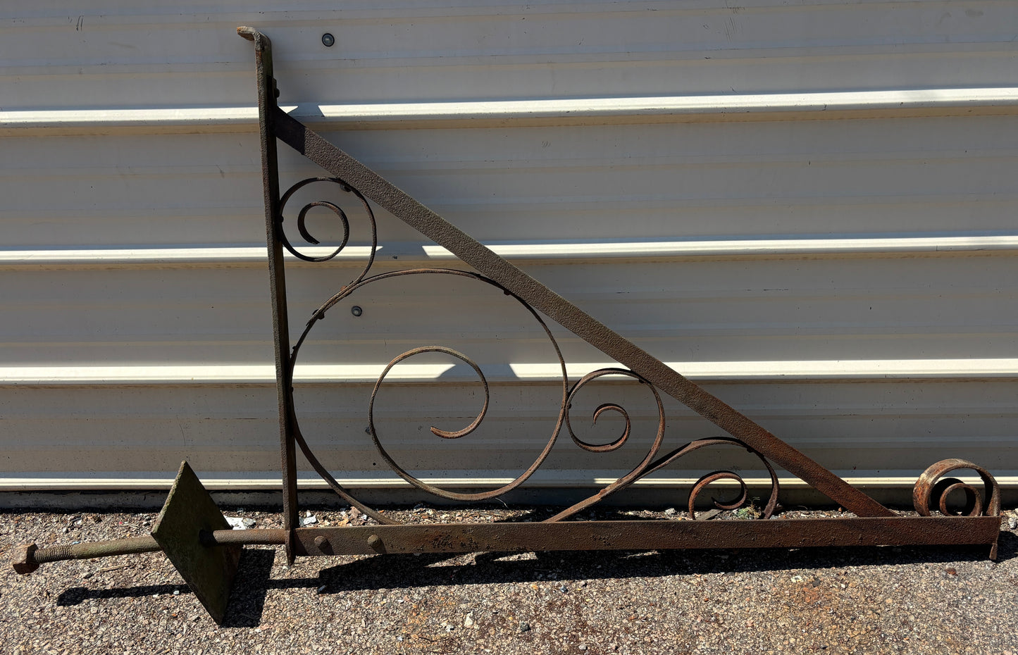 Pair of Iron Brackets GA21334