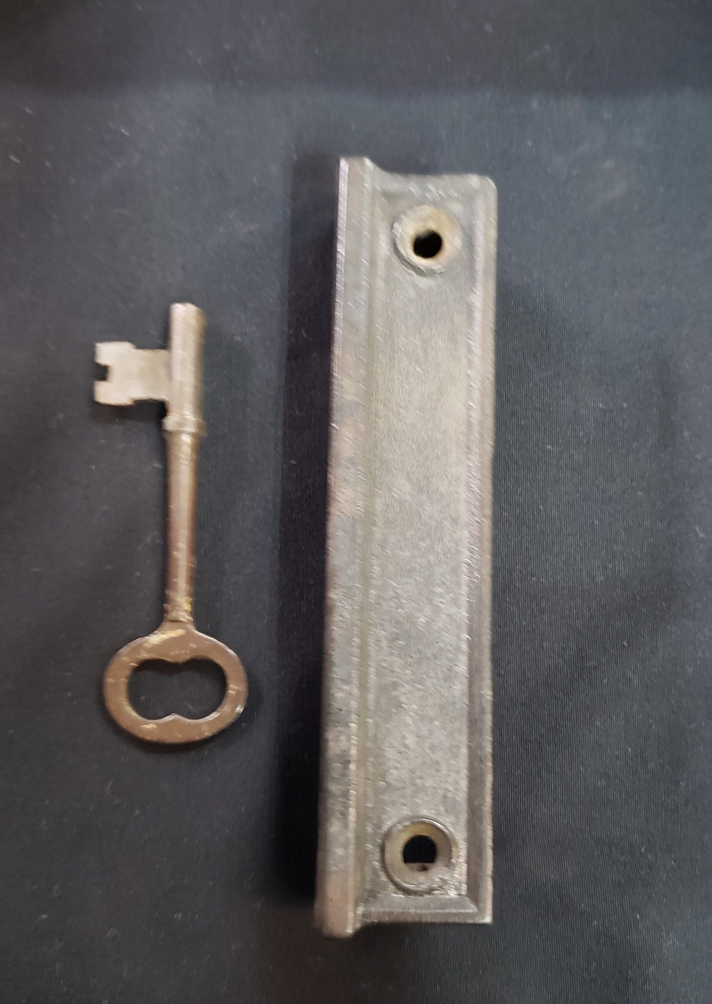 Left or Right Rim Lock Set w/ Keeper Knobs & Key 4 1/4" T x 3 3/8" W GS00992