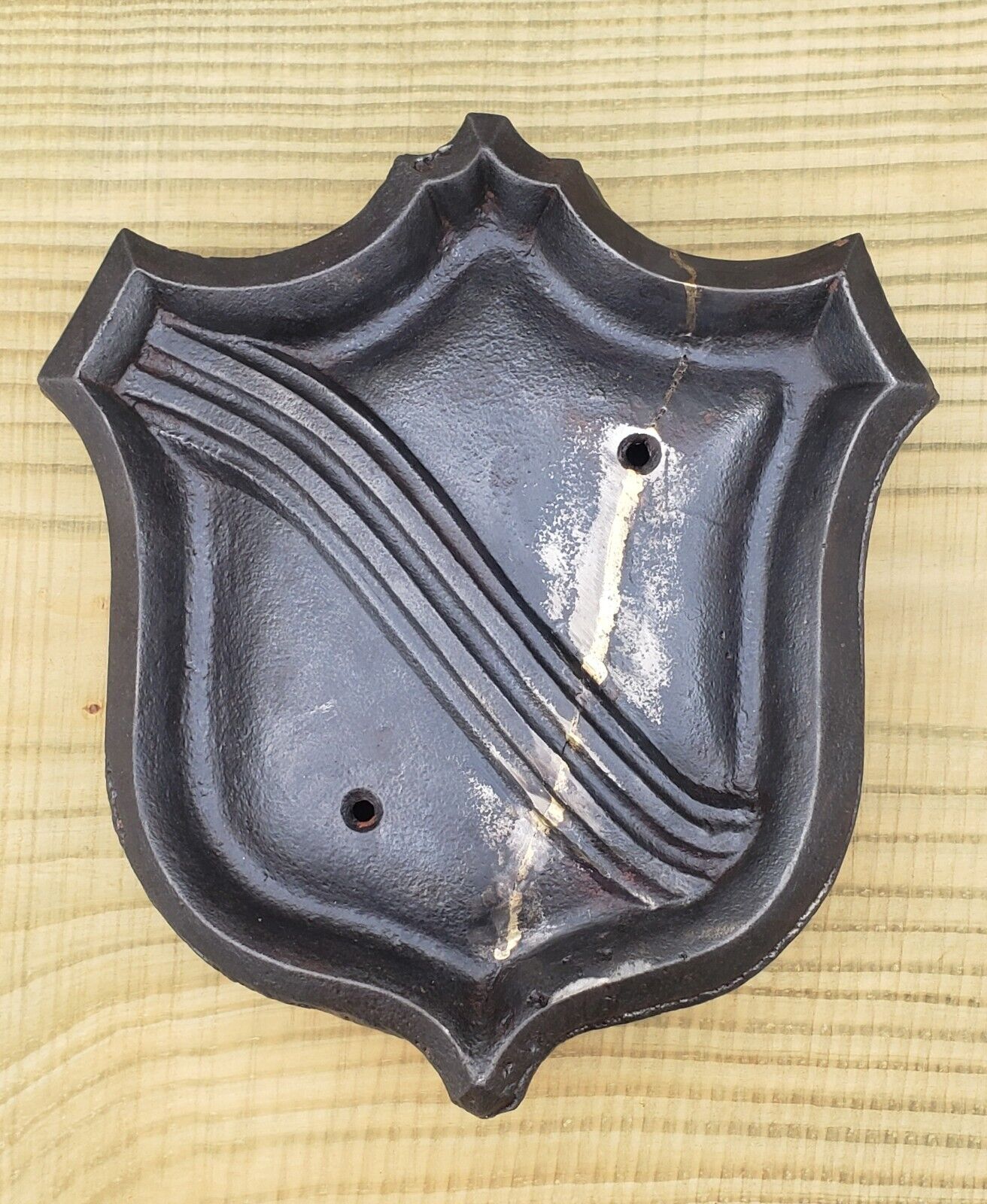 Rare Cast Iron Heraldic Shield Door / Building Pediment 14 1/2" x 13" GA9782