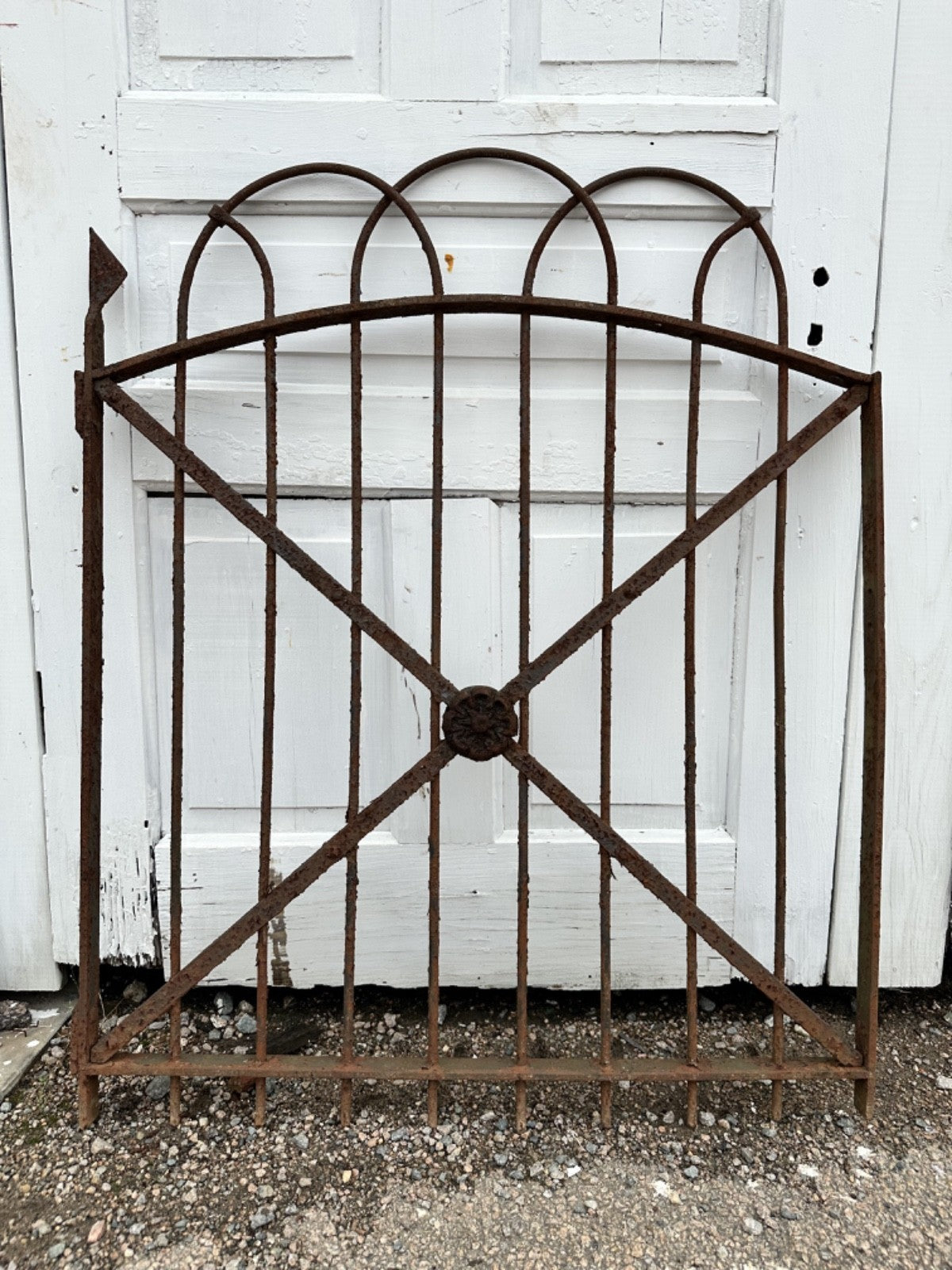 Antique Iron Hairpin Garden Gate w/ Flower Medallion GA20247