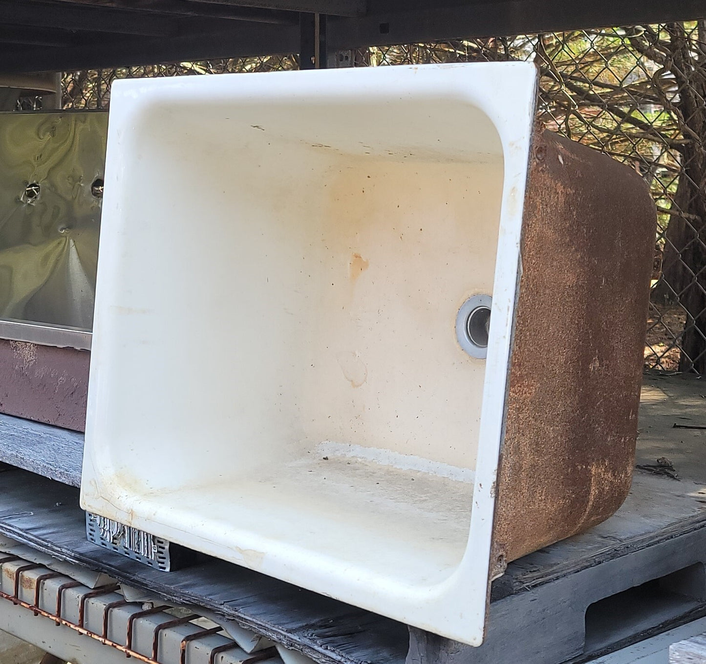 Deep Cast Iron Sink 14" T x 24" W x 20" Deep GS00570
