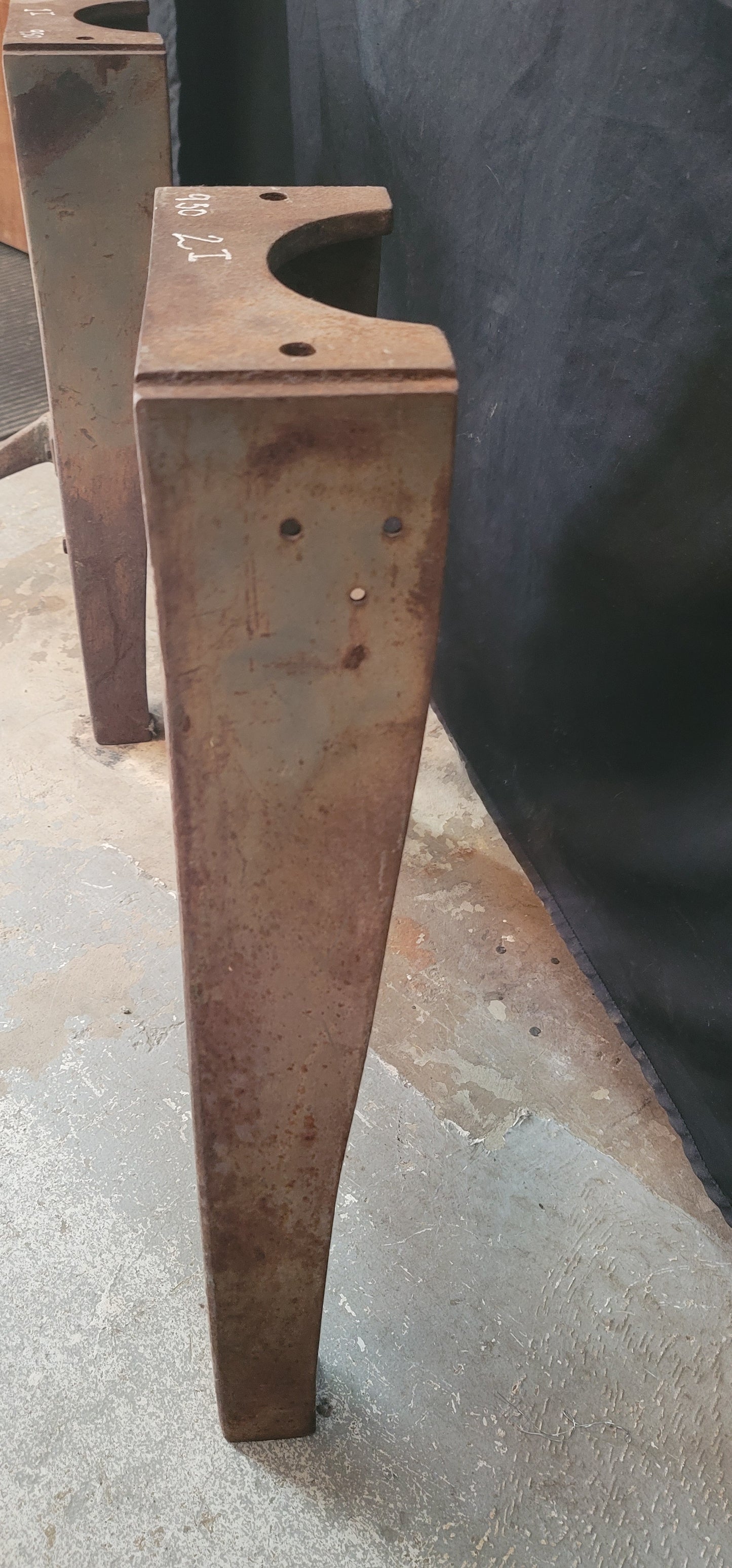 Pair of Cast Iron Factory Machine Tapered Table Base Legs 20 1/2" T GS00688
