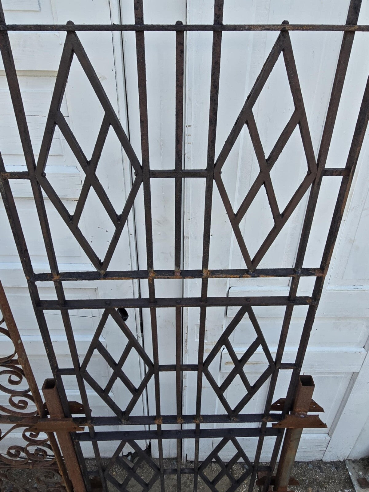 Antique Geometric Iron Gate GAM0455