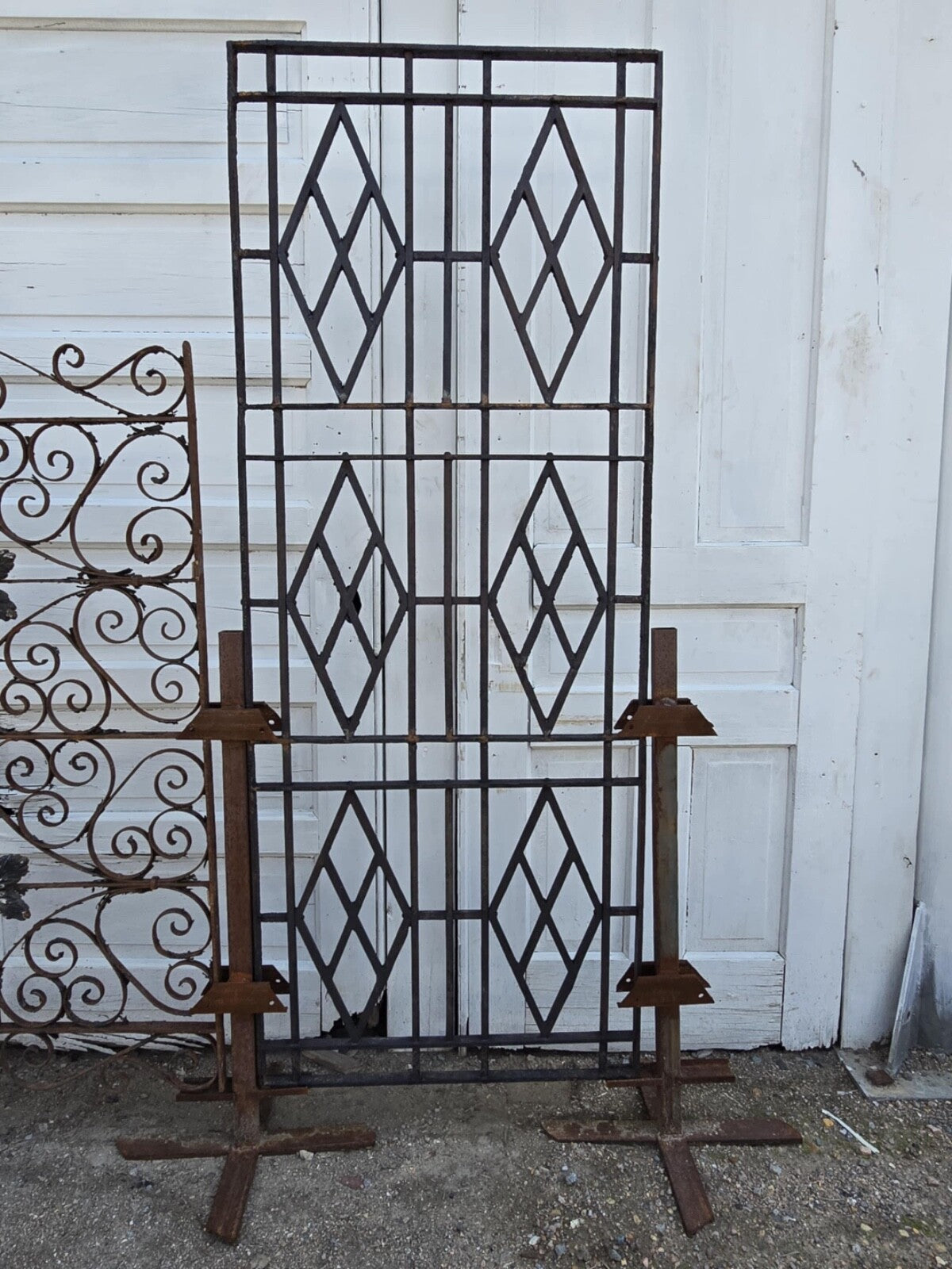Antique Geometric Iron Gate GAM0455
