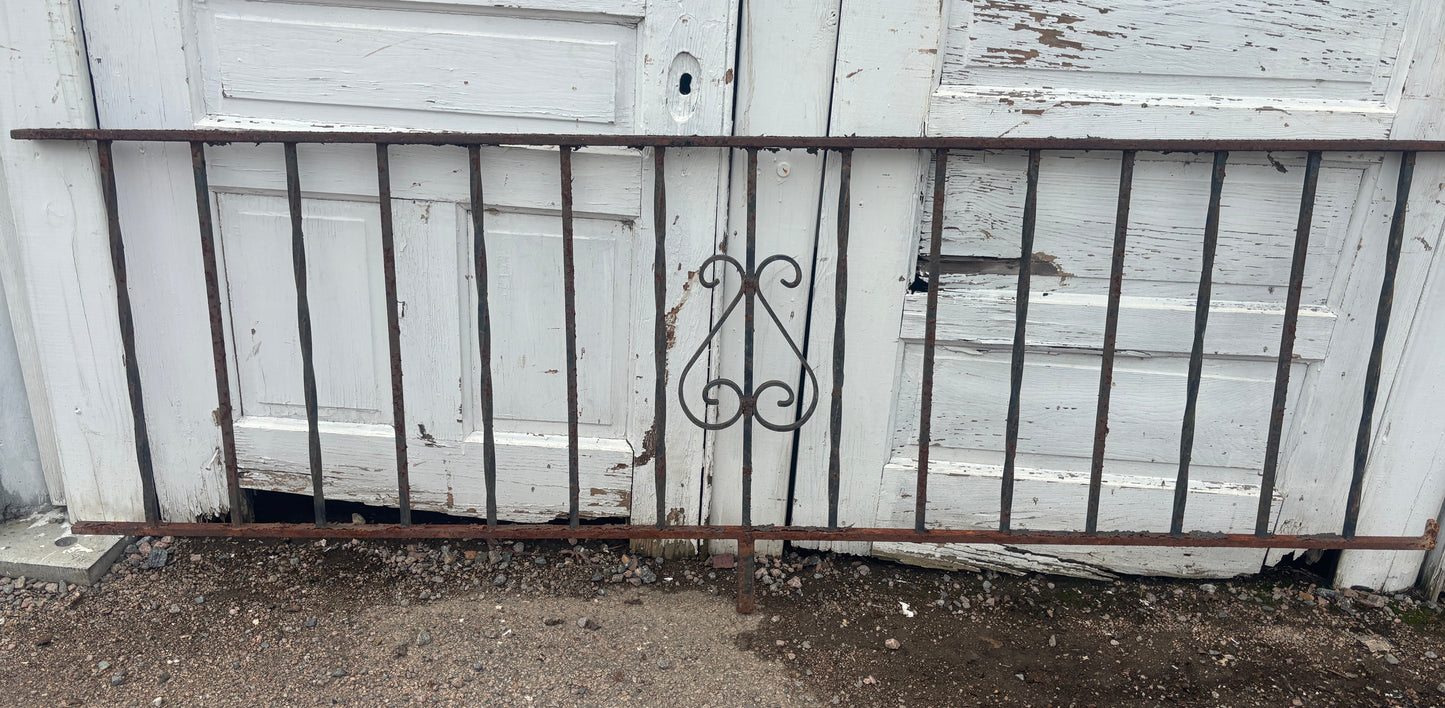 26 Feet of Iron Fence Panels GA21381