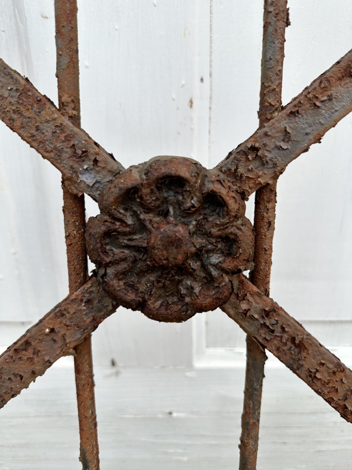 Antique Iron Hairpin Garden Gate w/ Flower Medallion GA20247