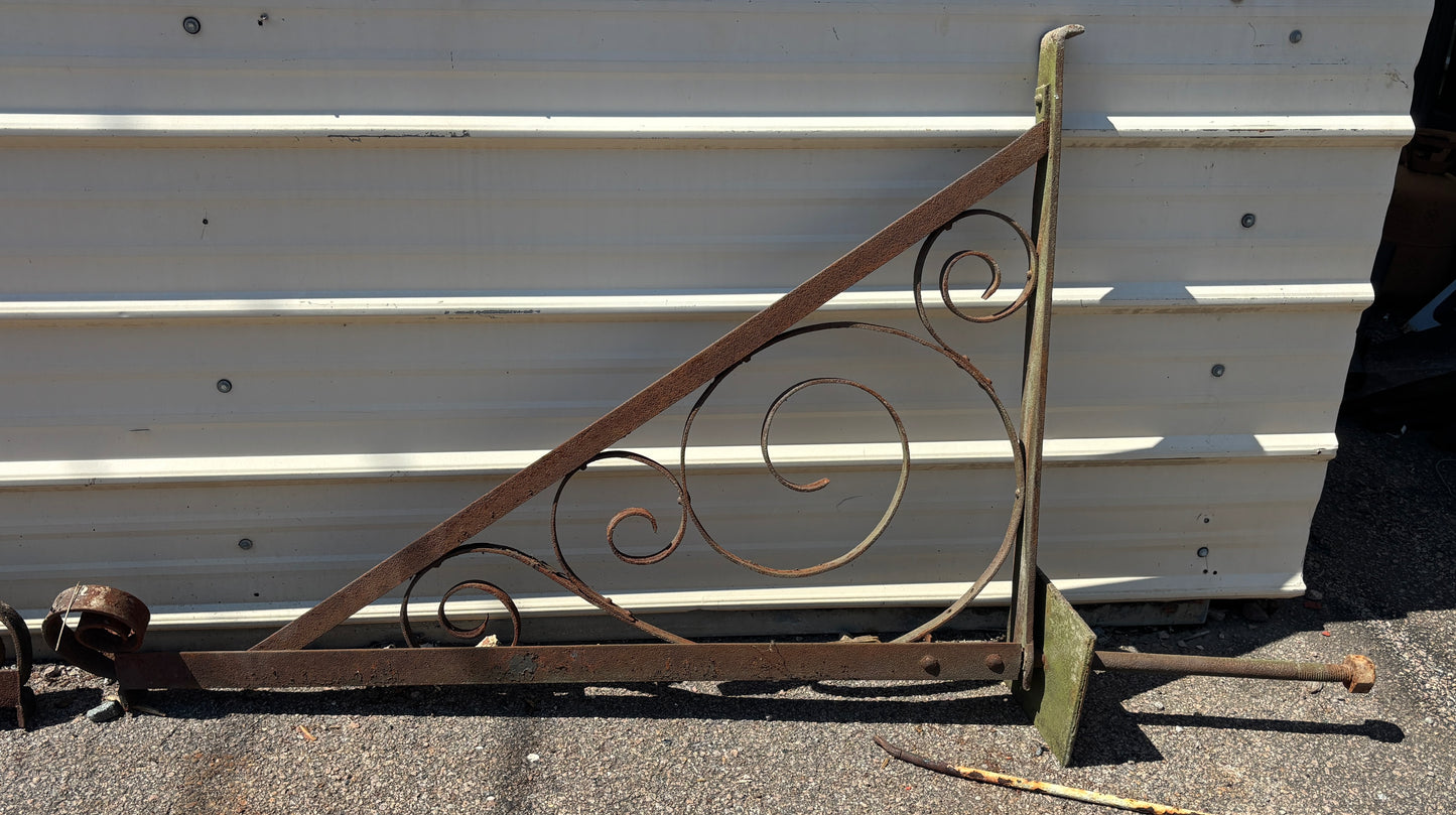 Pair of Iron Brackets GA21334