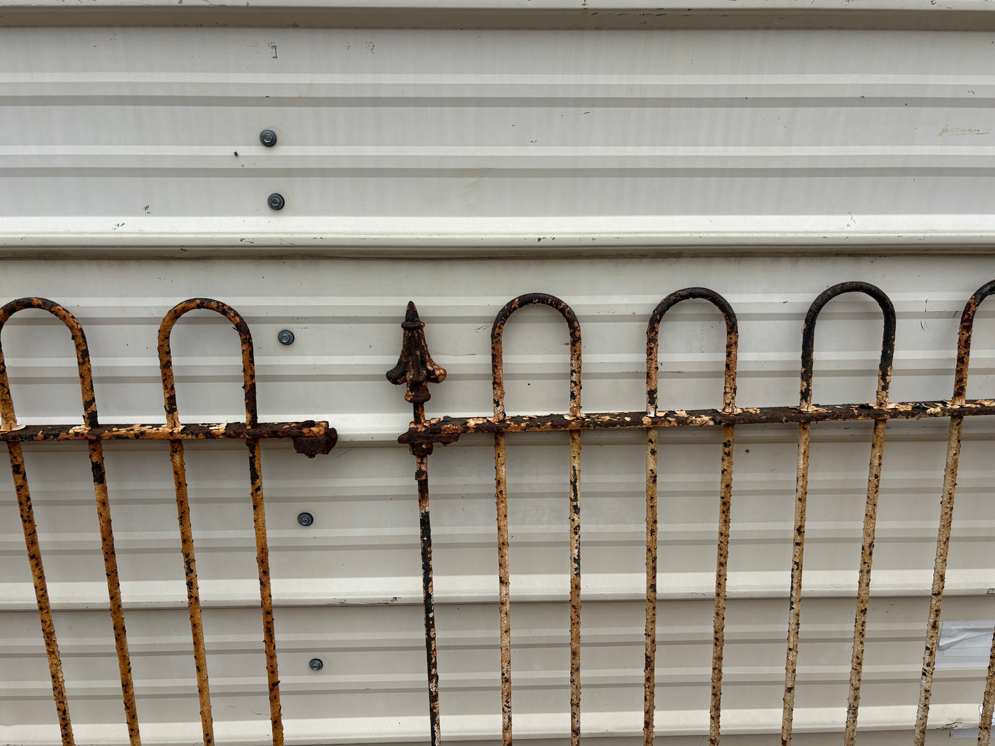 27 Feet of Wrought Iron Hairpin Fencing GA21222