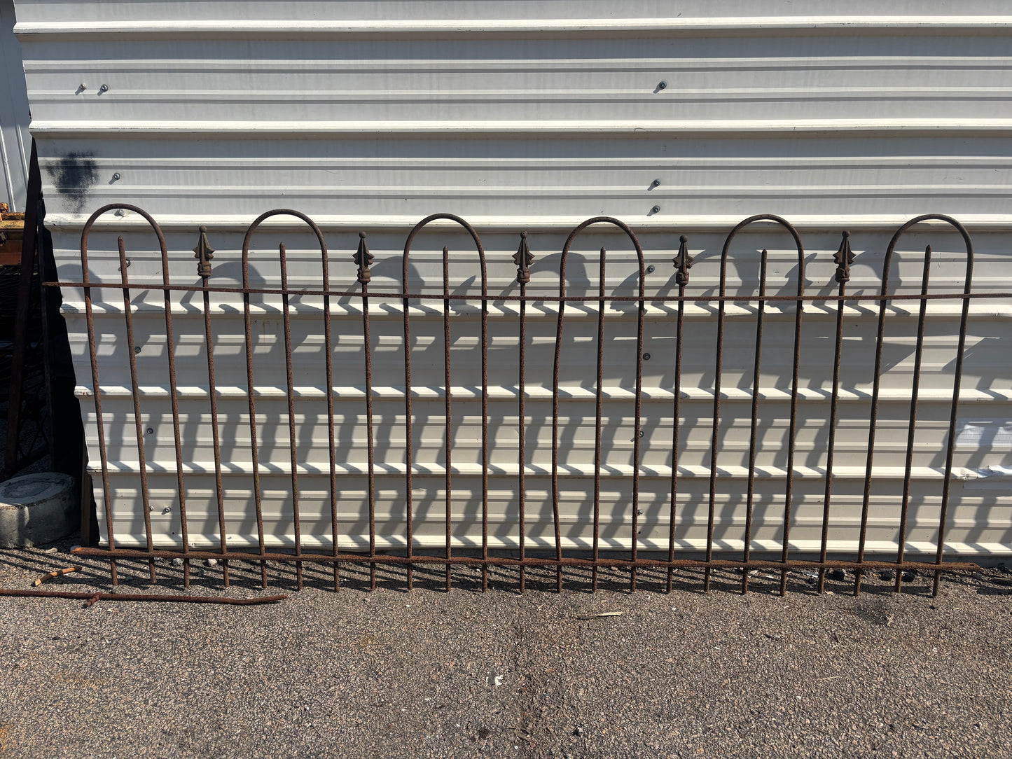 21 Feet of Wrought Iron Hairpin Fencing with Finials GA21238