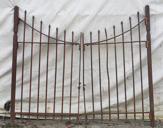 Arched Gates with Arrow Point Finials GA9577